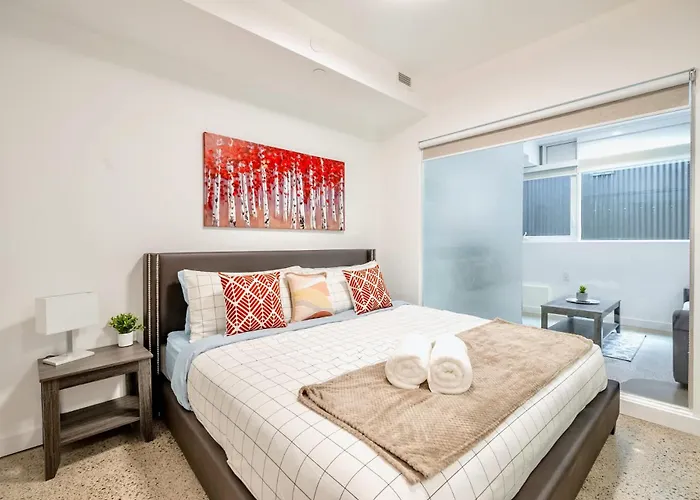 Spacious 2Br Apartment - Regent Park Near Downtown